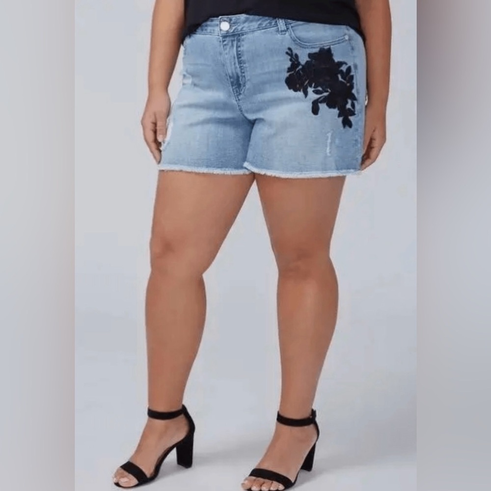 Lane Bryant Embroidered Girlfriend Short Denim Size 18